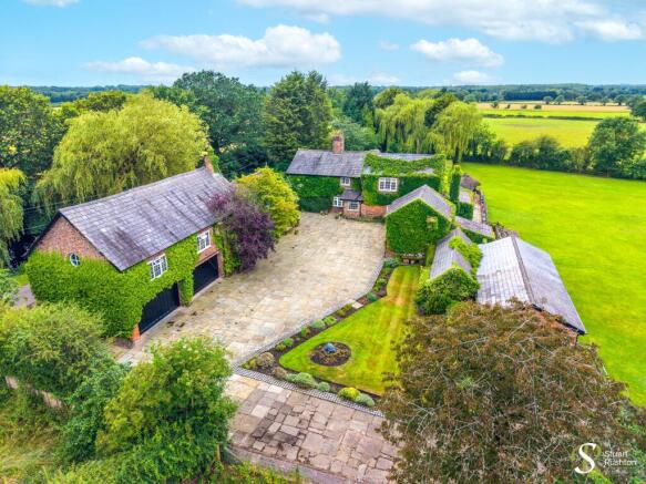 4 bed property, in Hobbs Hill Lane, £1,550,000