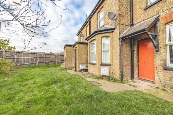 1 bed property, in Flat 2 Medlar Court, £65,000