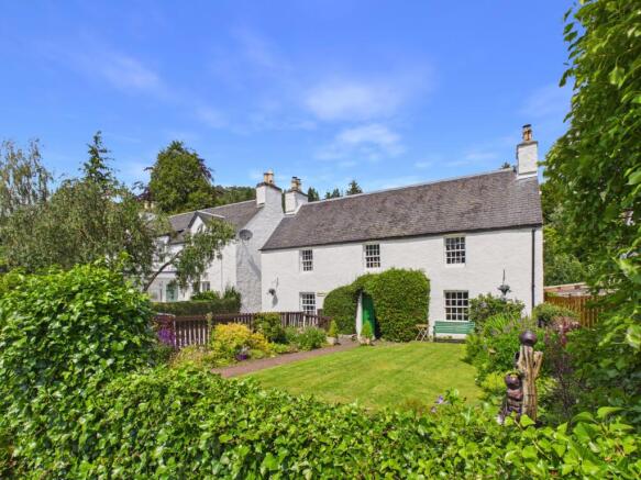 5 bed property, in Greenlea, £550,000
