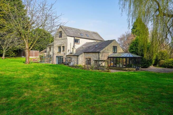 6 bed property, in Hazelmere Road, £860,000
