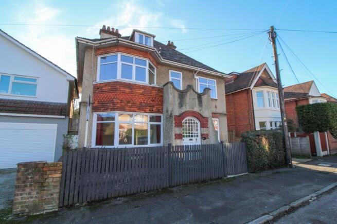 6 bed property, in Queens Park Road, £500,000