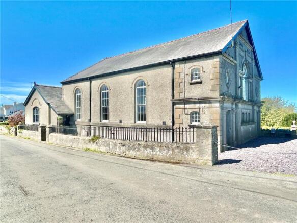 1 bed property, in Llanddaniel, £200,000