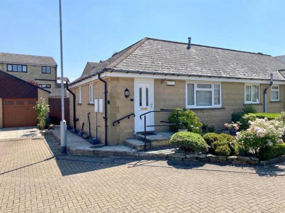 2 bed property, in Badger Hill, £215,000