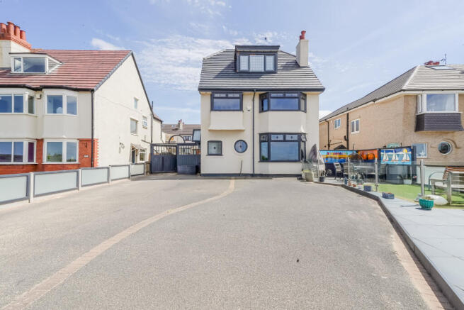 4 bed property, in North Parade, £695,000