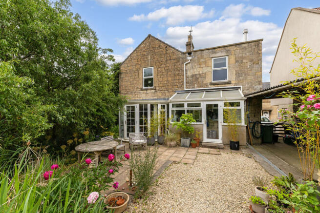 5 bed property, in Tyning Road, £995,000