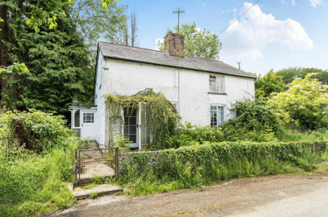 3 bed property, in Oakley Park, £275,000