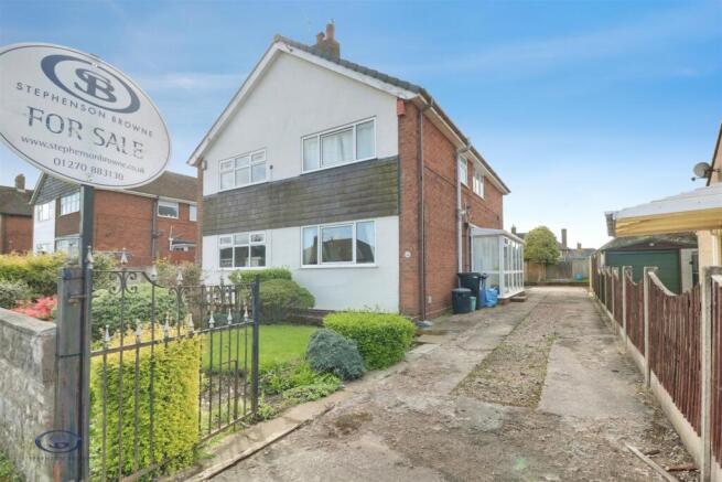 3 bed property, in Lichfield Road, £180,000