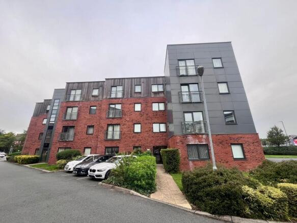 2 bed property, in Dutton Court, £85,000