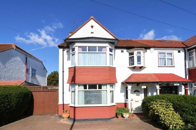 4 bed property, in Addiscombe Road, £615,000