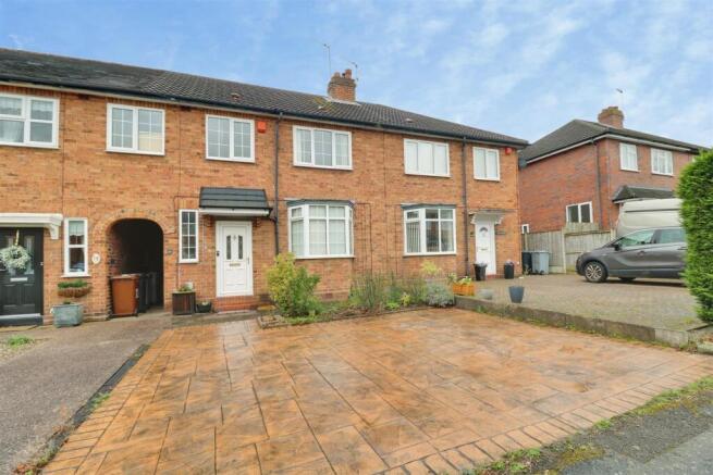 3 bed property, in The Rode, £215,000