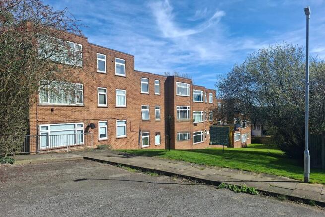2 bed property, in Halstead Close, £65,000