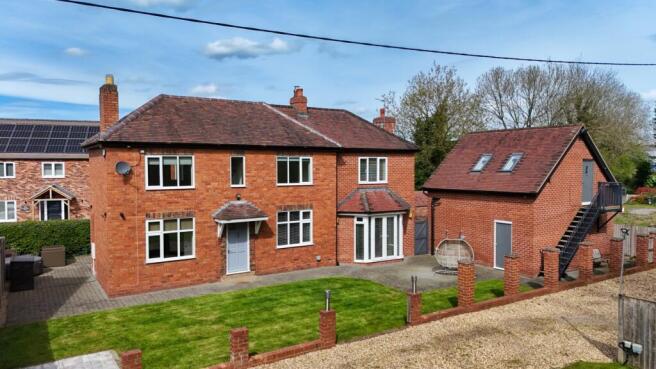 5 bed property, in Horton, £695,000