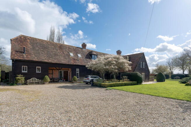 7 bed property, in High Street, £2,500,000