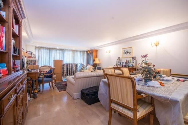 2 bed property, in Regents Park House, £900,000