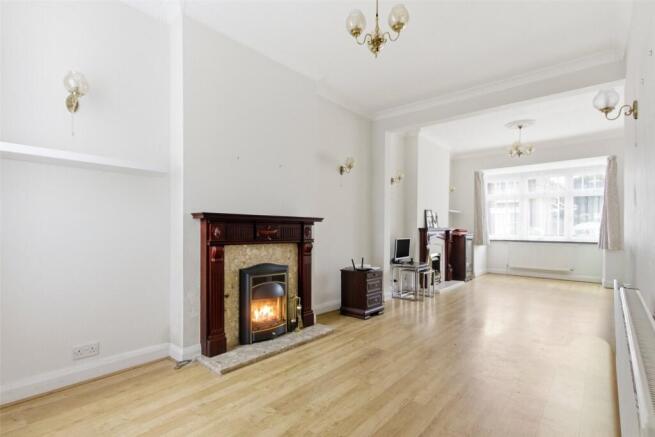 4 bed property, in Warwick Road, £700,000