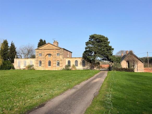 4 bed property, in Perlethorpe, £750,000