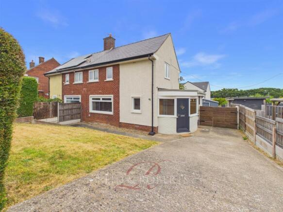 3 bed property, in Ffordd Pandarus, £160,000