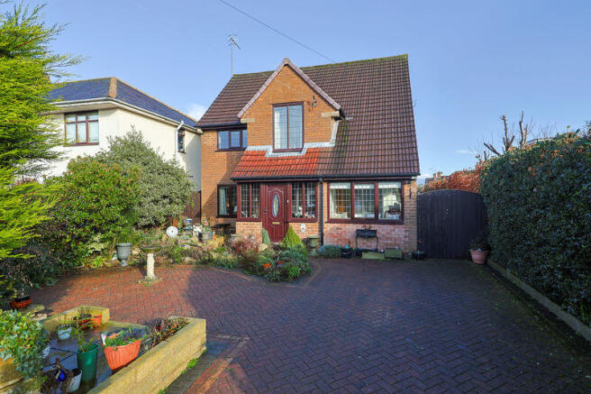 4 bed property, in Chatsworth Avenue, £375,000