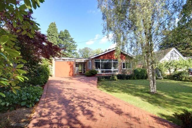 4 bed property, in Southfield, £450,000