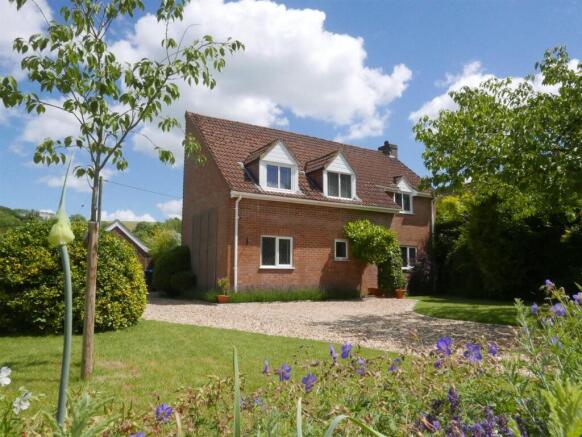 4 bed property, in High Street, £650,000