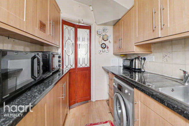 3 bed property, in Wembley Triangle, £525,000