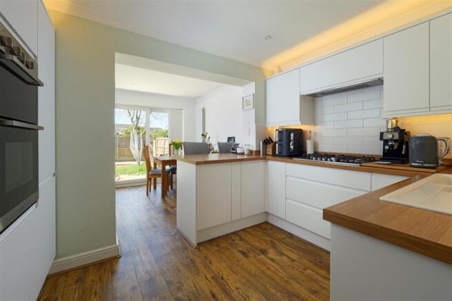 3 bed property, in Stoney Road, £400,000