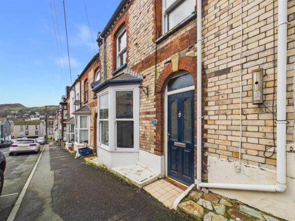 3 bed property, in Victoria Road, £120,000