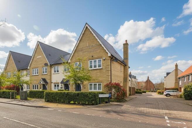 3 bed property, in Coxtie Green Road, £560,000