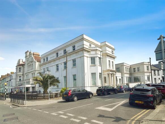 2 bed property, in Richmond Street, £230,000