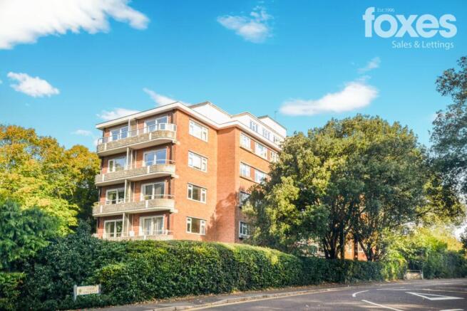 3 bed property, in Crescent Court, £260,000
