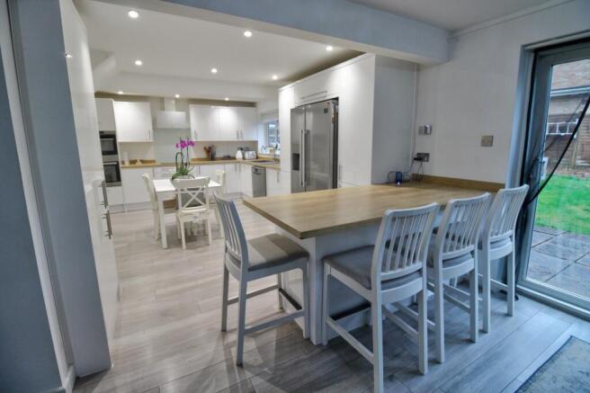 4 bed property, in Ward Close, £625,000