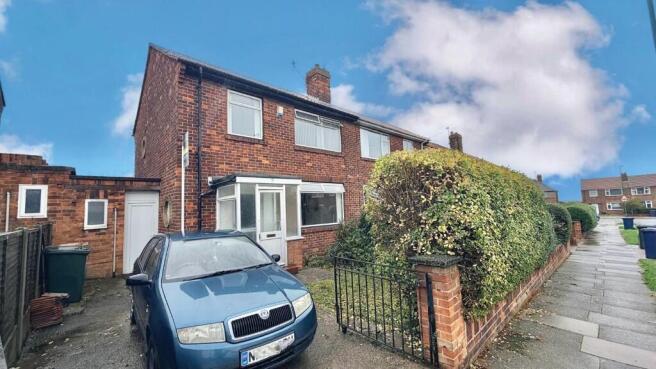 3 bed property, in Limes Crescent, £130,000