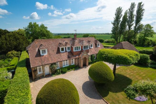4 bed property, in Faversham Road, £875,000