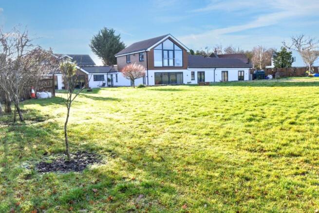 8 bed property, in Green End Road, £1,500,000