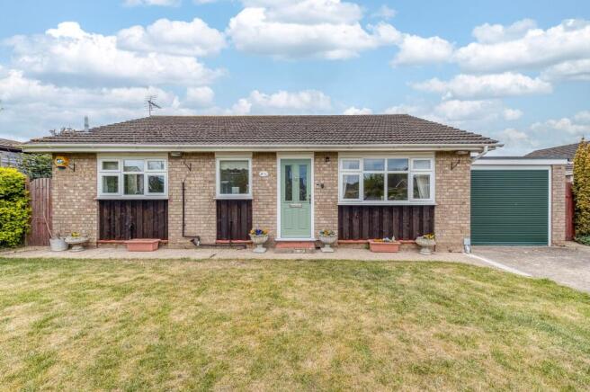 3 bed property, in Field House Gardens, £400,000
