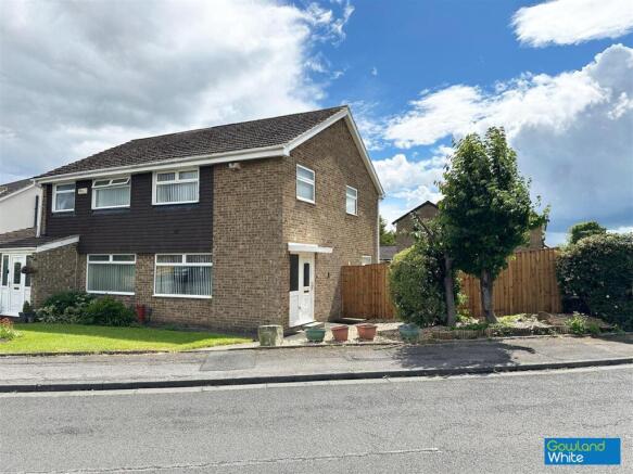 3 bed property, in Fairburn Close, £170,000