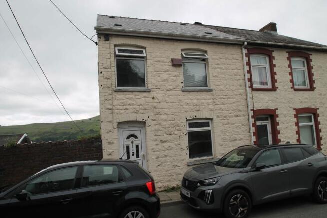 3 bed property, in Drysiog Street, £80,000