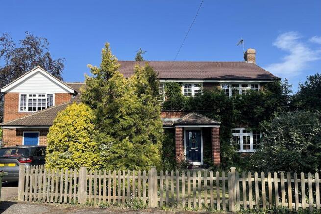 4 bed property, in Trystings Close, £1,500,000