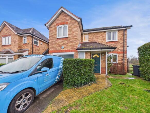 4 bed property, in Elder Close, £400,000