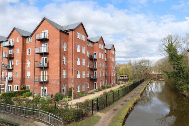 1 bed property, in The Folds, £199,950