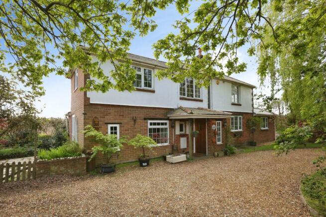 3 bed property, in Burnetts Lane, £700,000
