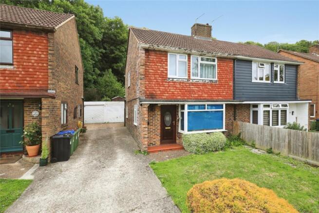 3 bed property, in Orchard Road, £400,000