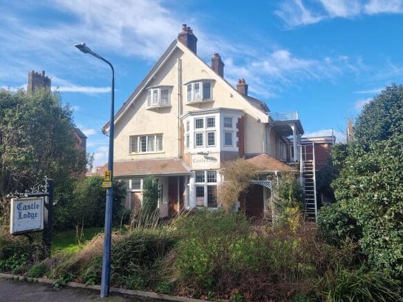 12 bed property, in Chevalier Road, £570,000