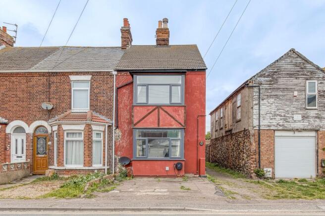 3 bed property, in Boundary Road, £200,000