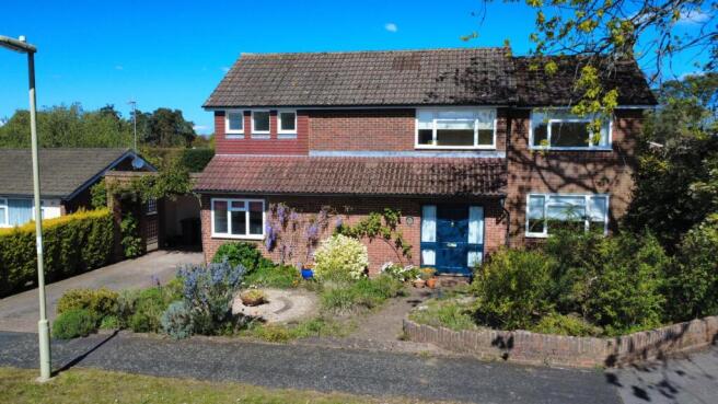 4 bed property, in Madeley Road, £600,000