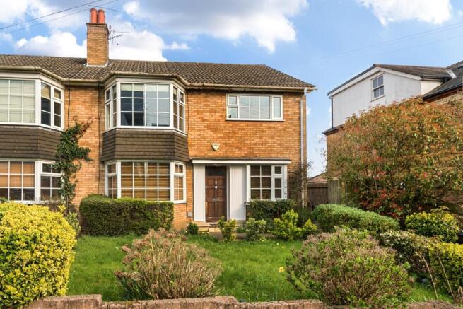 2 bed property, in Woodville Road, £400,000