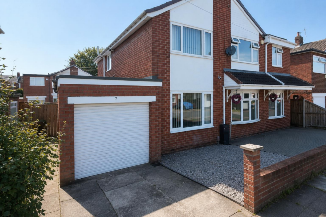 2 bed property, in Mark Avenue, £160,000