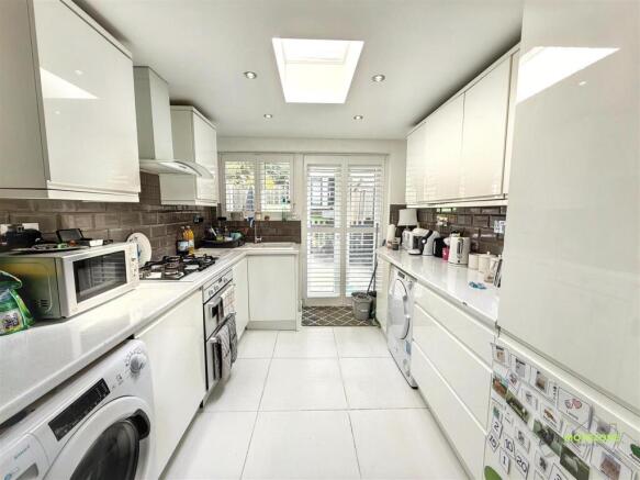3 bed property, in Ravensworth Road, £435,000