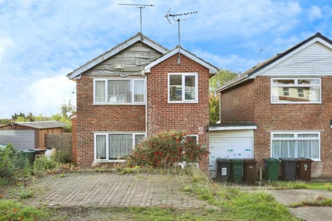 4 bed property, in Woodsetts Road, £170,000