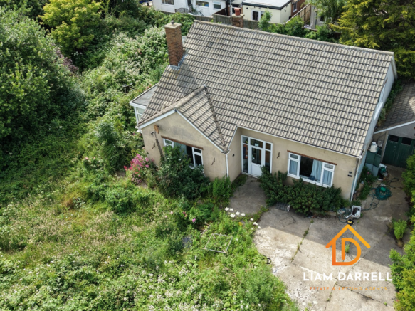 3 bed property, in Seafield Avenue, £250,000